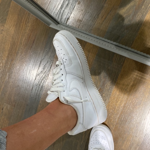 White size 7 air forces - Picture 7 of 8